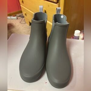 Hunter Matte Green Chelsea Rain Booties